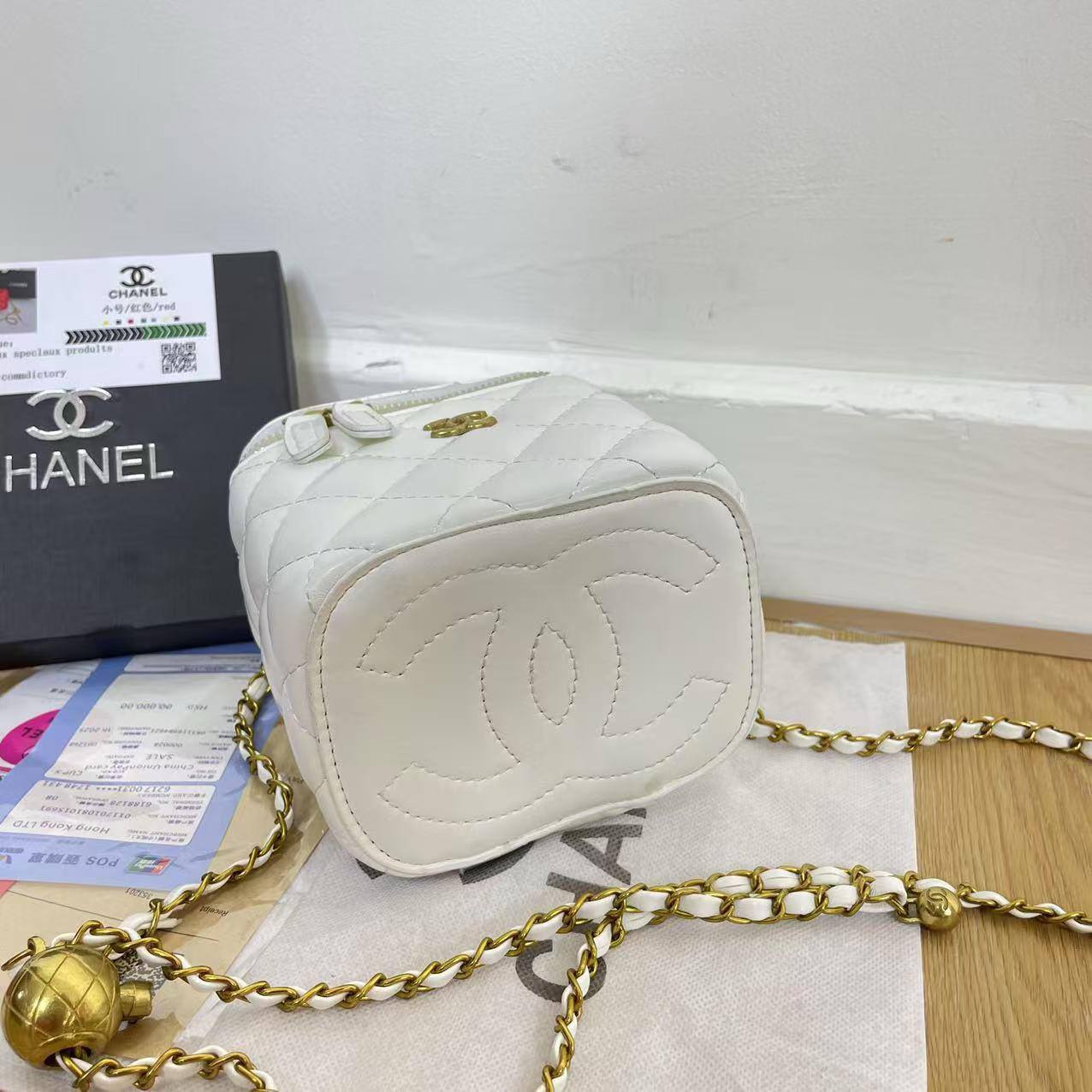 Chanel
13*12*11cm

With box
🎁🎁🎁

65 dhs🪙🖤

Zain17
♥️♥️♥️