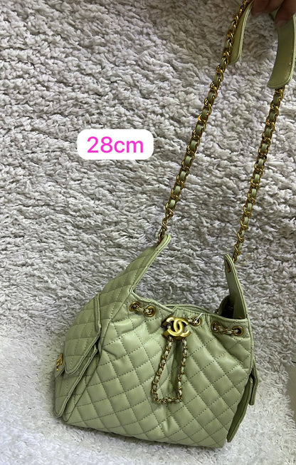 Chanel 
28cm 
with box 
120 dhs✅

Zain168
♥️♥️♥️