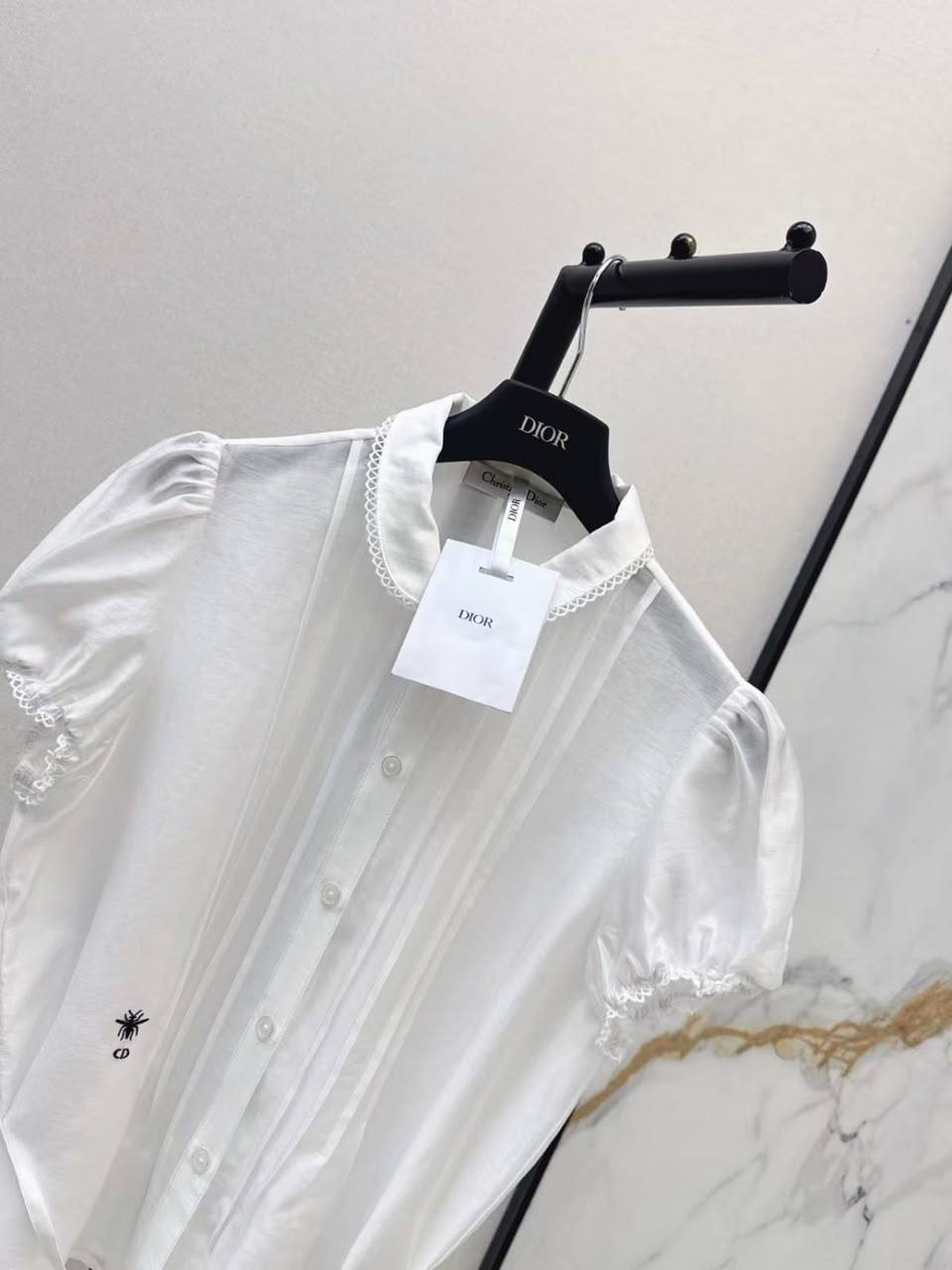 Dior
Size S M L
320 dhs✅

Zain308
♥️♥️♥️