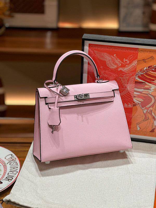 Hermes

115 dhs🌺

with box
🎁🎁🎁

size... 25* 20 cm 

Zain12
♥️♥️♥️