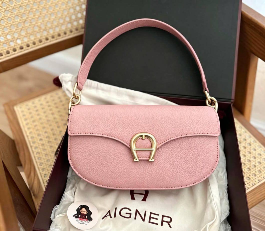 Aigner
100 dhs✅
with box
21.5/7/12

Zain07
♥️♥️♥️
