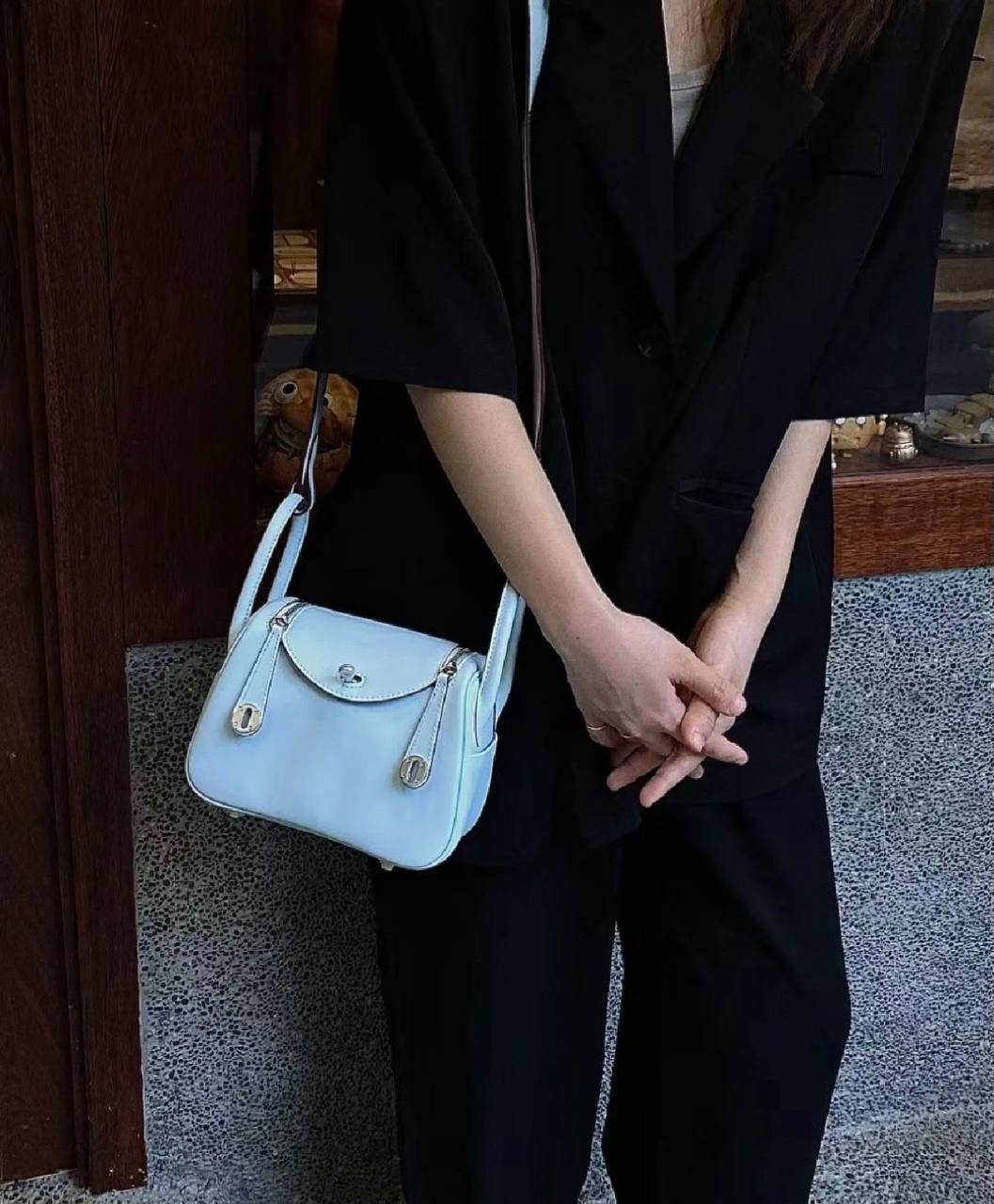 Hermes
LINDY 
GOOD QUALITY WITH BOX 
120 dhs💓

Zain39
♥️♥️♥️