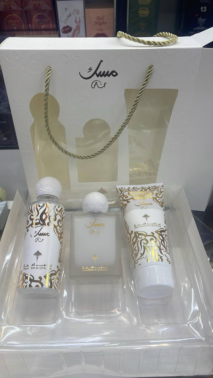 Musk
Body mist 250 ml
Perfume 75 ml
Body cream200 ml
65 dhs✅

Zain60
♥️♥️♥️