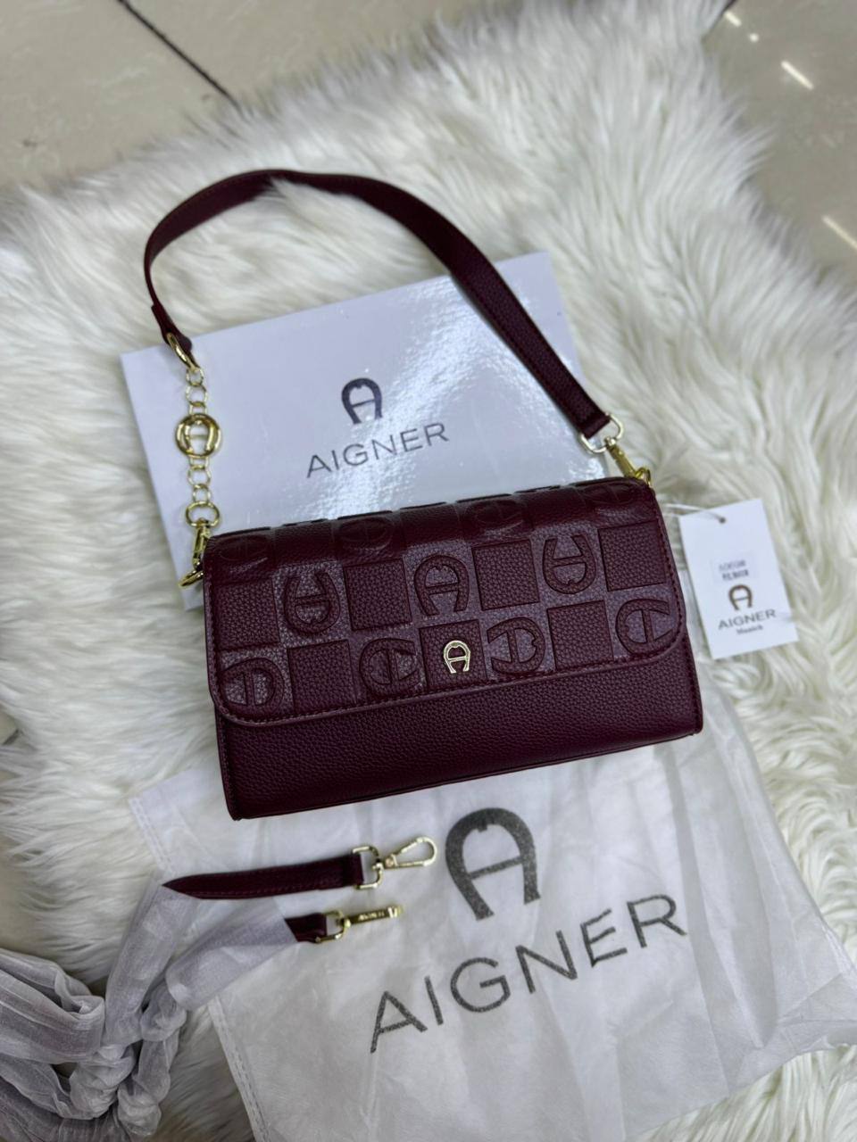 ❤️ Aignar  hobo
1️⃣ First quality +🎁
Size : 24 * 15 cm
95 dhs🪙🌨️
with box 🎁

Zain115
♥️♥️♥️