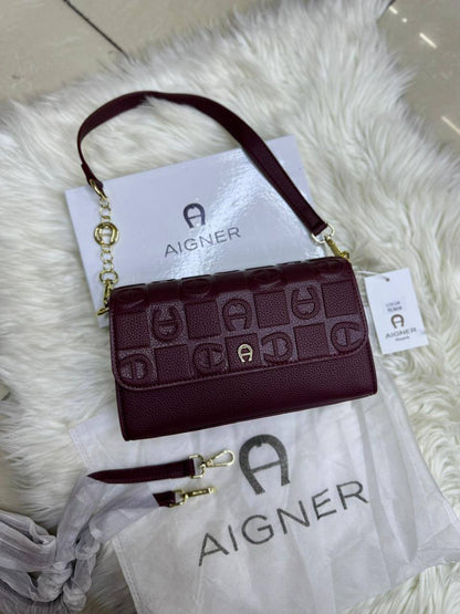 ❤️ Aignar  hobo
1️⃣ First quality +🎁
Size : 24 * 15 cm
95 dhs🪙🌨️
with box 🎁

Zain115
♥️♥️♥️