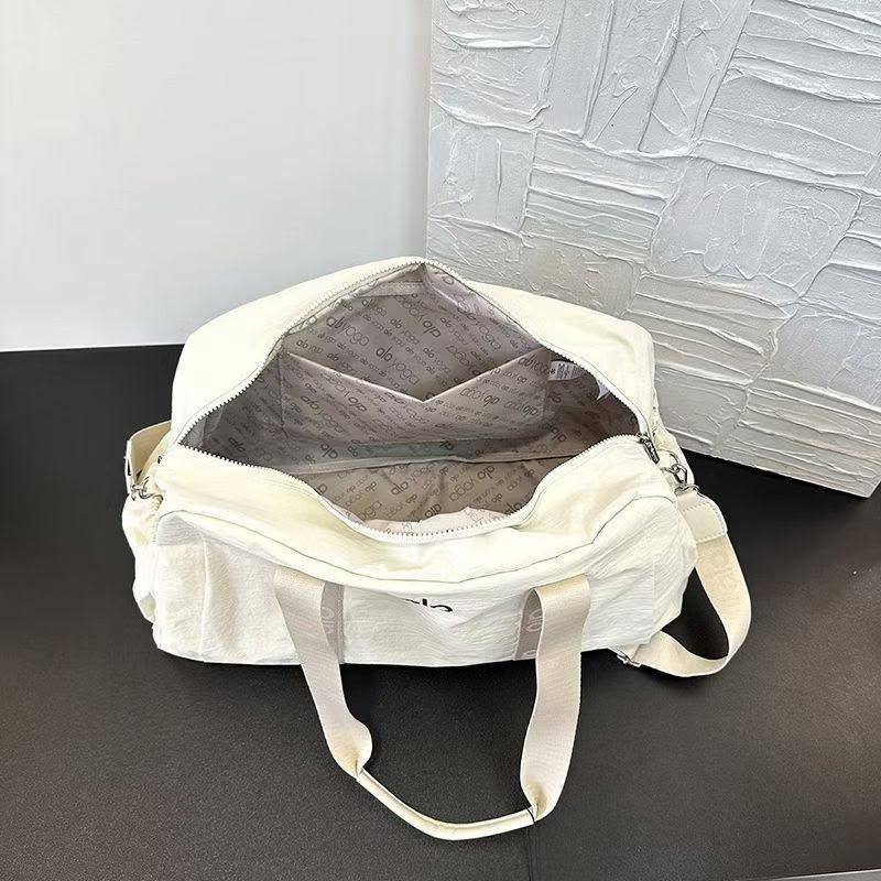 ALO  
Fashion bag
Good quality 
Size : 48 * 27 * 18 cm
80 dhs🇦🇪🇦🇪

Zain115
♥️♥️♥️