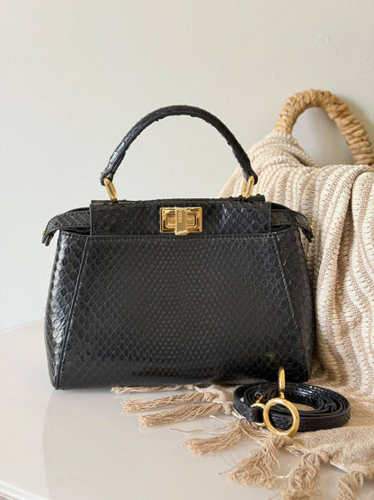 Fendi. Peekaboo 
Snake leather 
Size :23 cm

For Price 👇 WhatsApp✅
0568585901 
0507557372
0552275751 Owner Zain 👌

Zain315
♥️♥️♥️