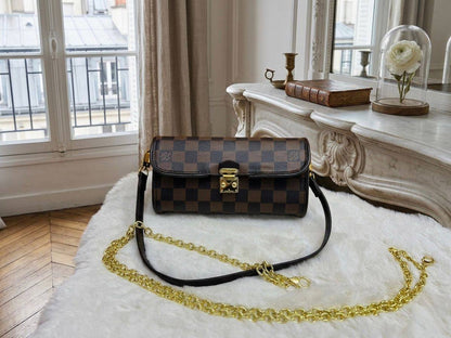 LV ᴘᴏᴄʜᴇᴛᴛᴇ ᴄᴀᴍɪʟʟᴇ
 ɢᴏʟᴅ ᴄʜᴀɪɴ ᴀᴅᴊᴜsᴛᴀʙʟᴇ 
ʀᴇᴍᴏᴠᴀʙʟᴇ ᴄʜᴀɪɴ 
ᴡɪᴛʜ sᴍᴀʟʟ sᴛʀᴀᴘ
ᴡɪᴛʜ sᴍᴀʟʟ ᴄʜᴀɪɴ
ʟᴏɴɢ ᴄʜᴀɪɴ ɢᴏʟᴅ ᴛᴏɴᴇ
ᴡɪᴛʜʙᴏx
🎁🎁🎁

sɪᴢᴇ:20.5*11*6ᴄᴍ
80 dhs✅

Zain56
♥️♥️♥️