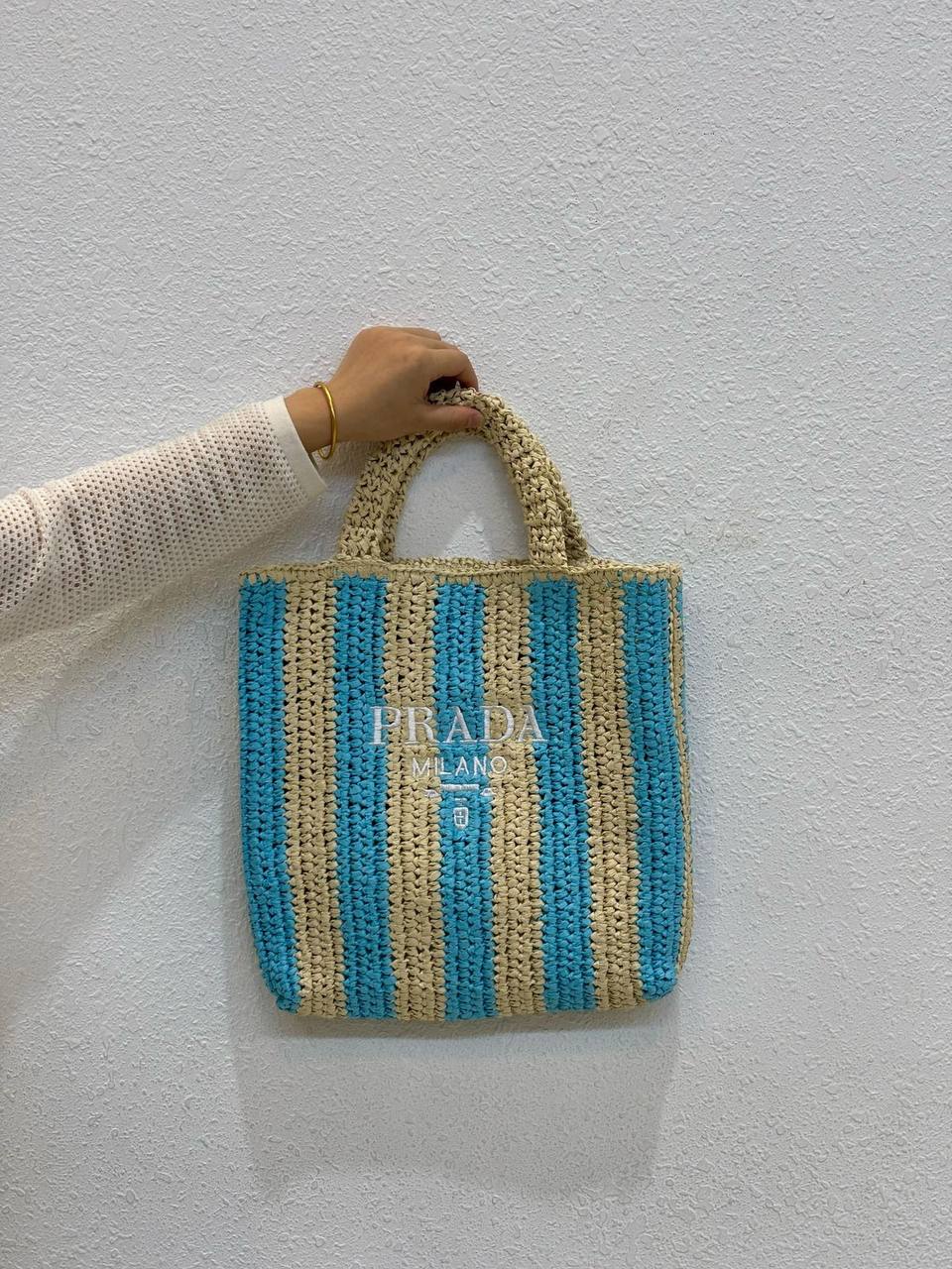 Prada
36cm
85 dhs✅

Zain244
♥️♥️♥️