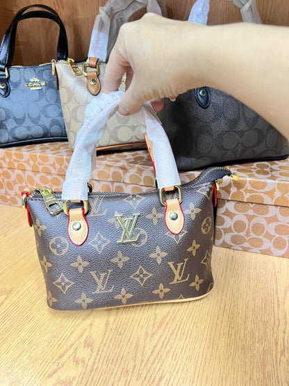 LV - Coach
With box 
🎁🎁🎁

85 dhs🪙💕

Zain136
♥️♥️♥️