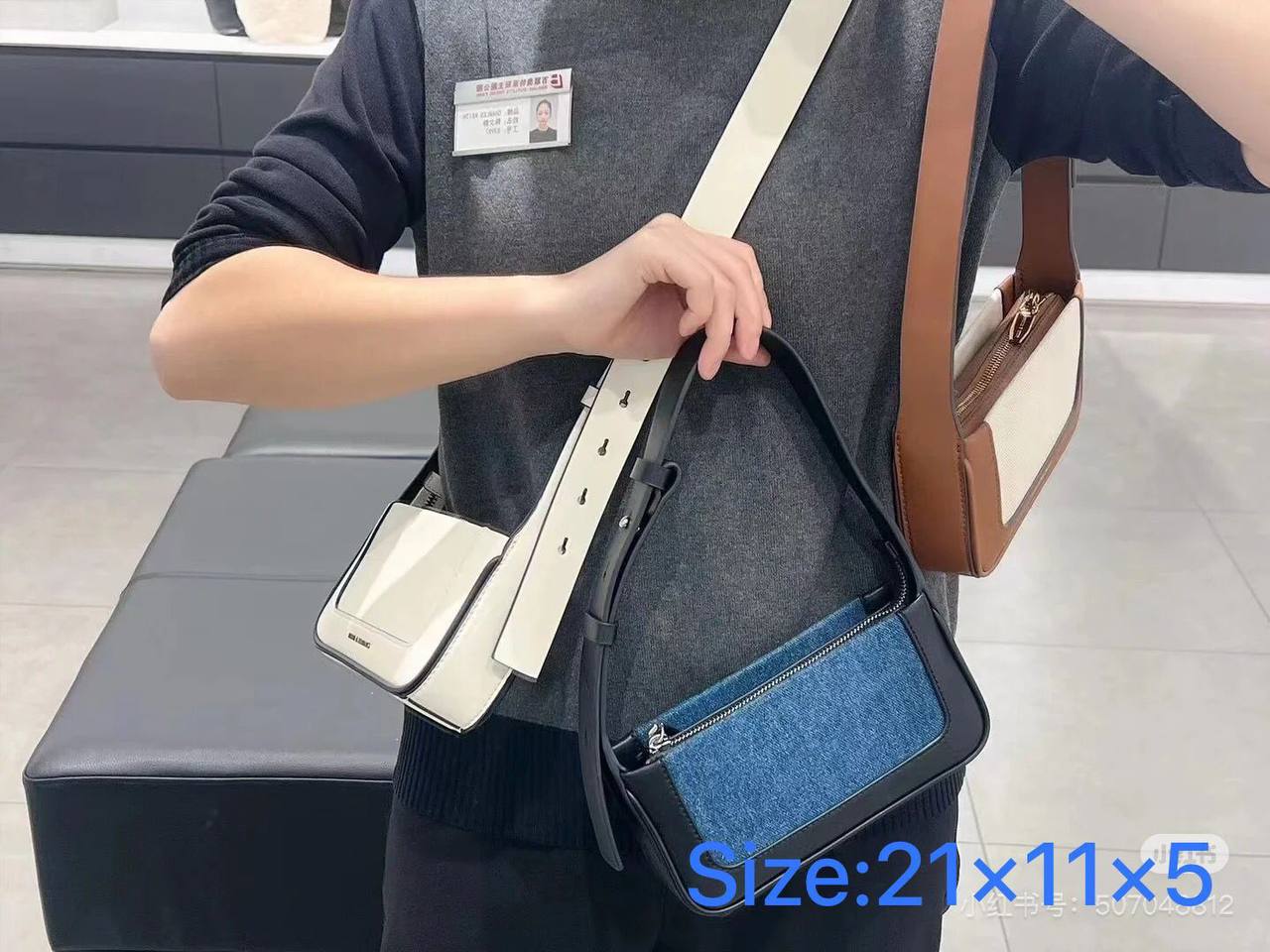 CK
90 dhs🪙🖤
Size: 21×11×5

With box
🎁🎁🎁

High quality

Zain07
♥️♥️♥️