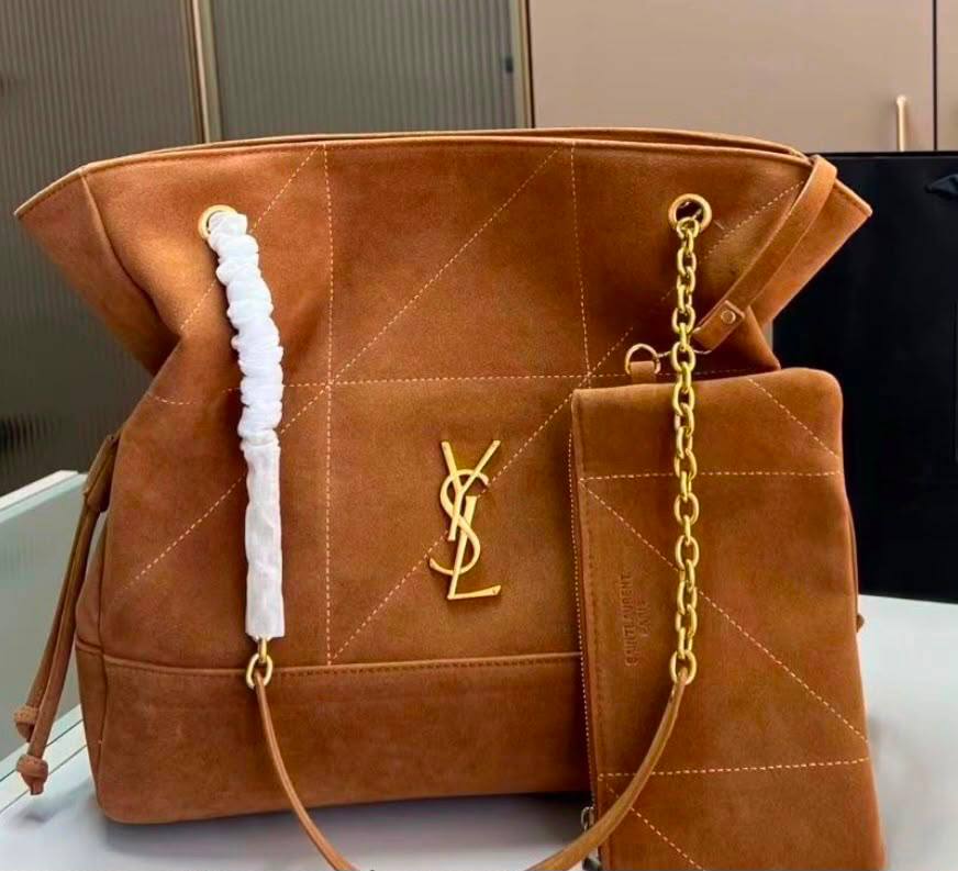 YSL
75 dhs✅
With box

Zain219
♥️♥️♥️