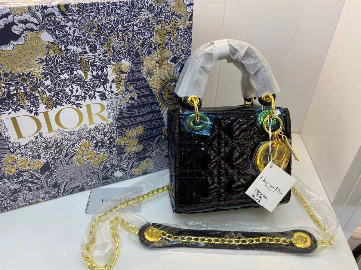 💎  Lady Dior

1⃣️ First quality +🎁

Size : 18 * 14 cm

with box 
90 dhs🇦🇪🇦🇪

Zain115
♥️♥️♥️