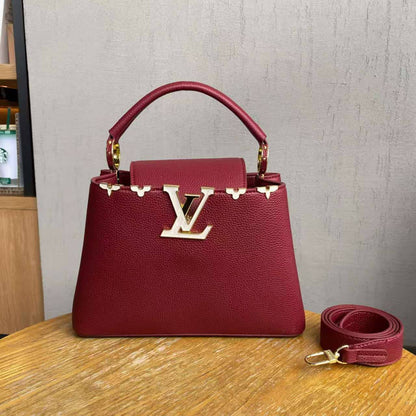 LV 

With box
🎁🎁🎁

125 dhs🇦🇪

size 27cm🌹🌹

Zain161
♥️♥️♥️