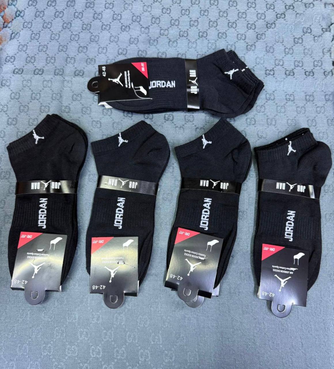 Socks
One packet
35 dhs✅

Zain93
♥️♥️♥️