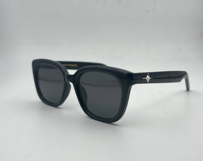Gentle Monster 
Sunglasses 🕶️ 
good quality 💯
With master box 🗃️ 
50 dhs❣️

Zain273
♥️♥️♥️