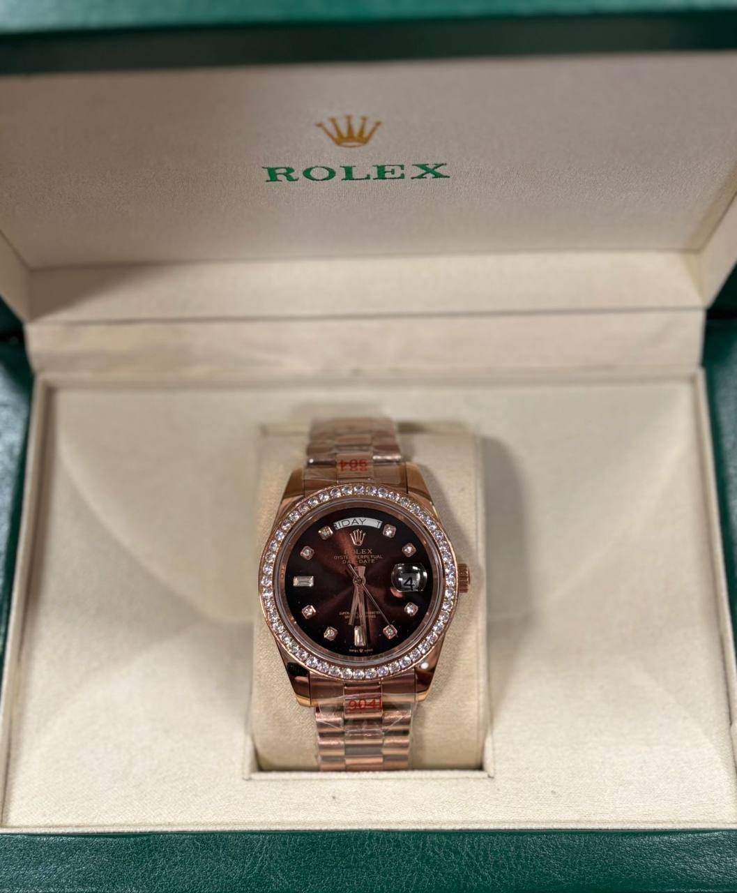 Rolex
male moneyautomatic----🌹🌹🌹

350 dhs✅
___WITH BOX_____❒🎁

Zain108
♥️♥️♥️