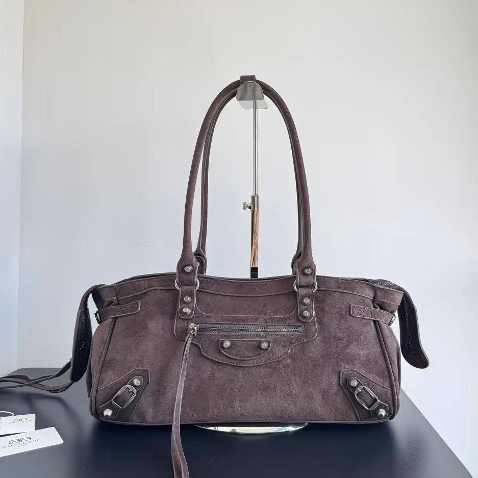 BALENCIAGA 
COPY ONE 
190 dhs🇦🇪🇦🇪

Zain295
♥️♥️♥️