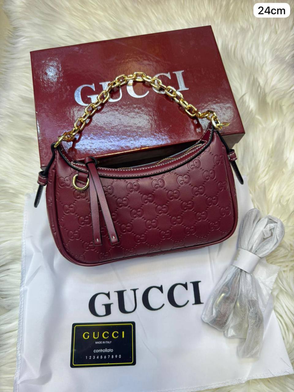 ❤️ Gucci Emblem
1⃣️ First quality +🎁
Size : 24 * 16  cm
85 dhs✅
with box🎁

Zain115
♥️♥️♥️
