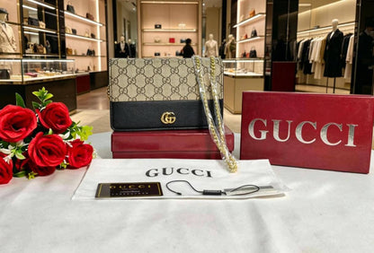 Gucci
100 dhs✅
with box
Size：19cm

Zain07
♥️♥️♥️