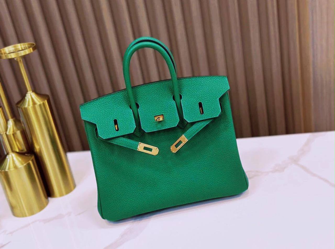 HERMES BIRKIN NEW CAME GOOD QUALITY 
110 dhs🇦🇪🇦🇪
Size:25cm

Zain295
♥️♥️♥️