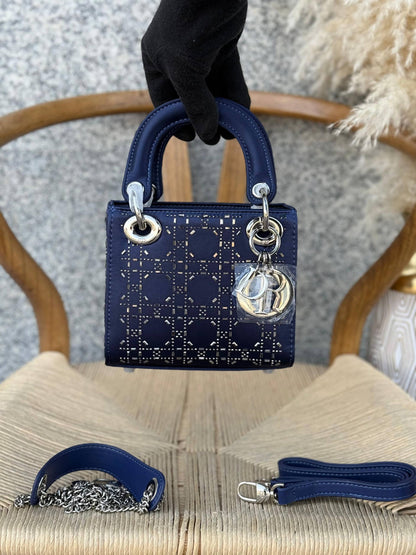 DIOR
17cm
340 dhs🗽
Top quality 
With box🎁

Zain167