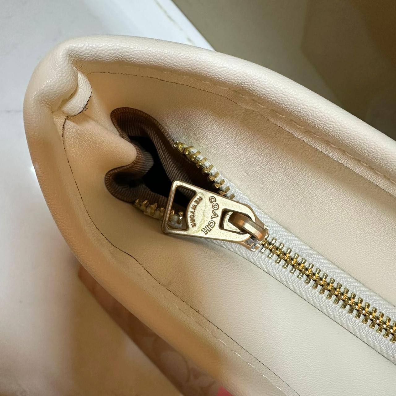 COACH 
3 in 1 
GOOD QUALITY 
120 dhs✅
SIZE: 31cm

Zain295
♥️♥️♥️
