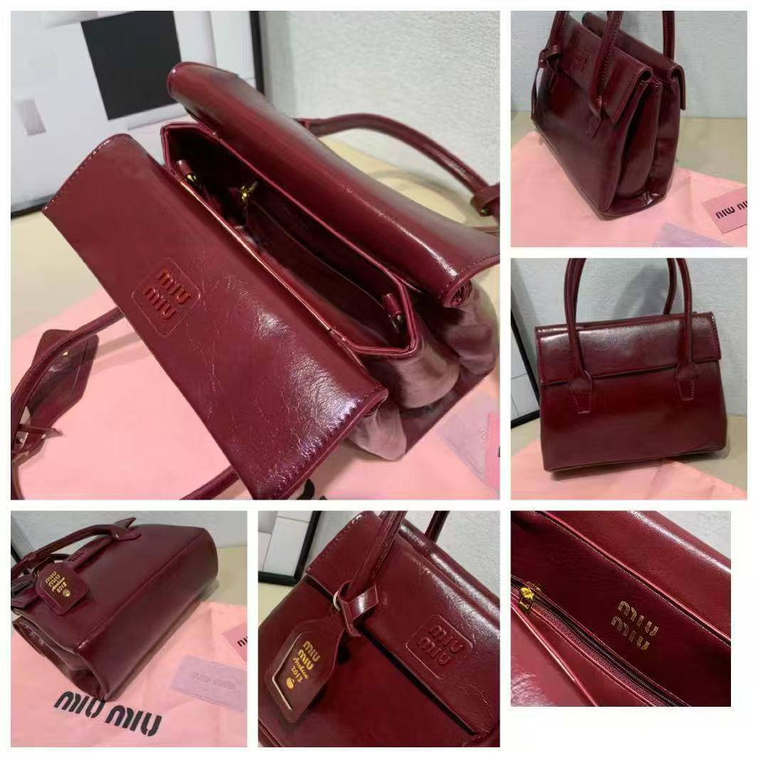 Miu miu

Good  QUALITY 

SIZE：25×10×17cm
100 dhs🇦🇪🇦🇪

Zain04
♥️♥️♥️