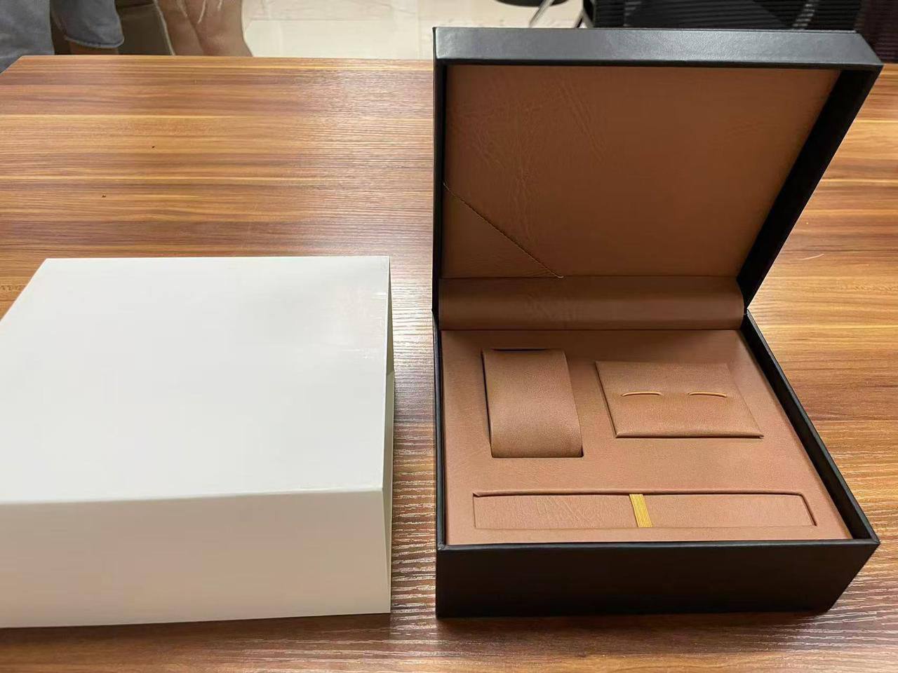 Watches Boxes

Box + Card + Paper Bag

50 dhs🪙🌨️

Zain45
♥️♥️♥️