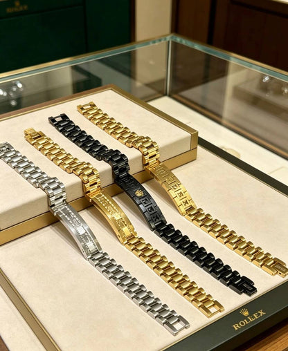 Men’s bracelet ❤️‍🔥*
Stainless steel 💯
Non tarnish 💥
One year warranty 💯
With black boxes 🗃️ 
40 dhs✅

Zain216
♥️♥️♥️
