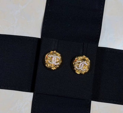 CHANEL
Earring✨
Master quality 💯
With normal boxes 🗃️ 
40 dhs✅

With master box 📦 
60 dhs✅

Zain216
♥️♥️♥️
