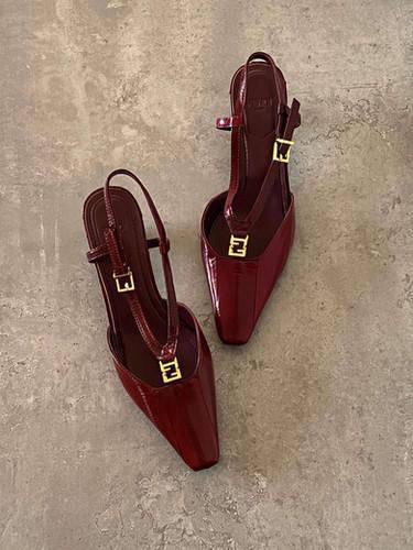 FENDI 
OFFER 😍
140 dhs✅
Size 36-41  

Zain88
♥️♥️♥️