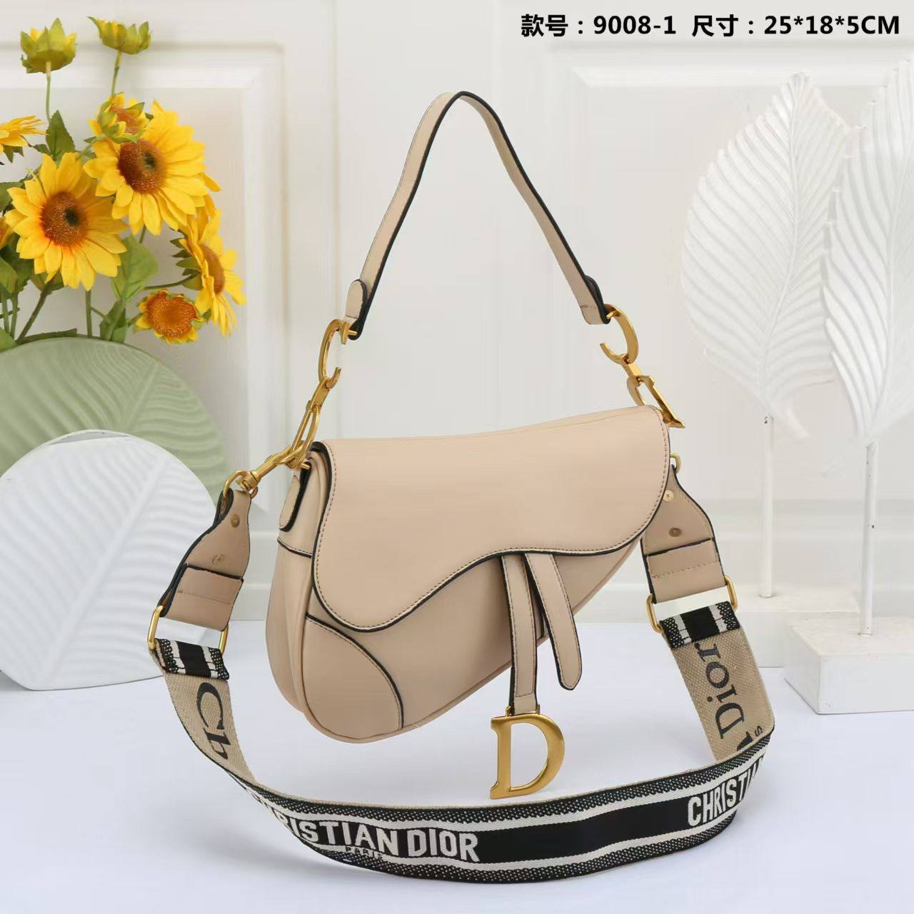 Dior

with box
🎁🎁🎁

110 dhs🪙🌨️

Zain143
♥️♥️♥️