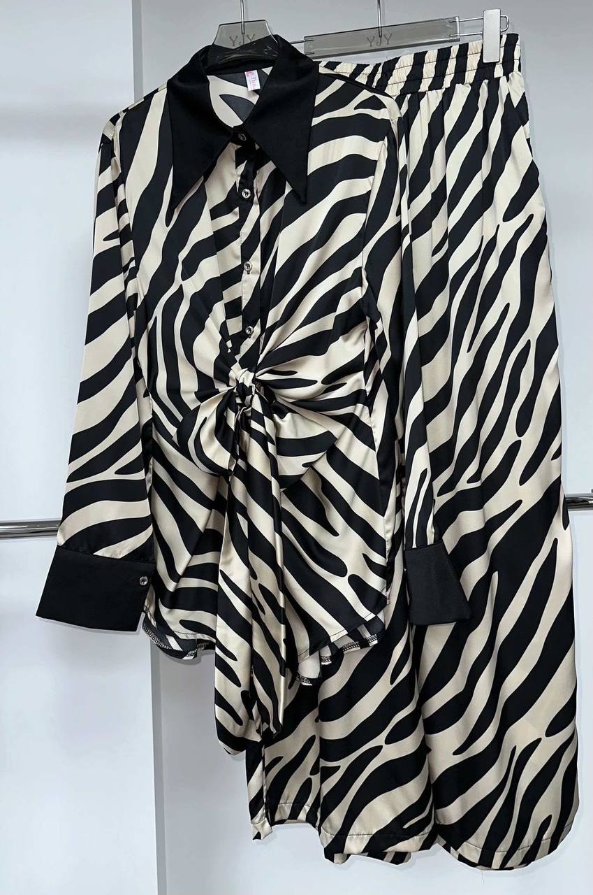 Silk beautiful dress
Free size 
150 dhs✅

Zain295
♥️♥️♥️
