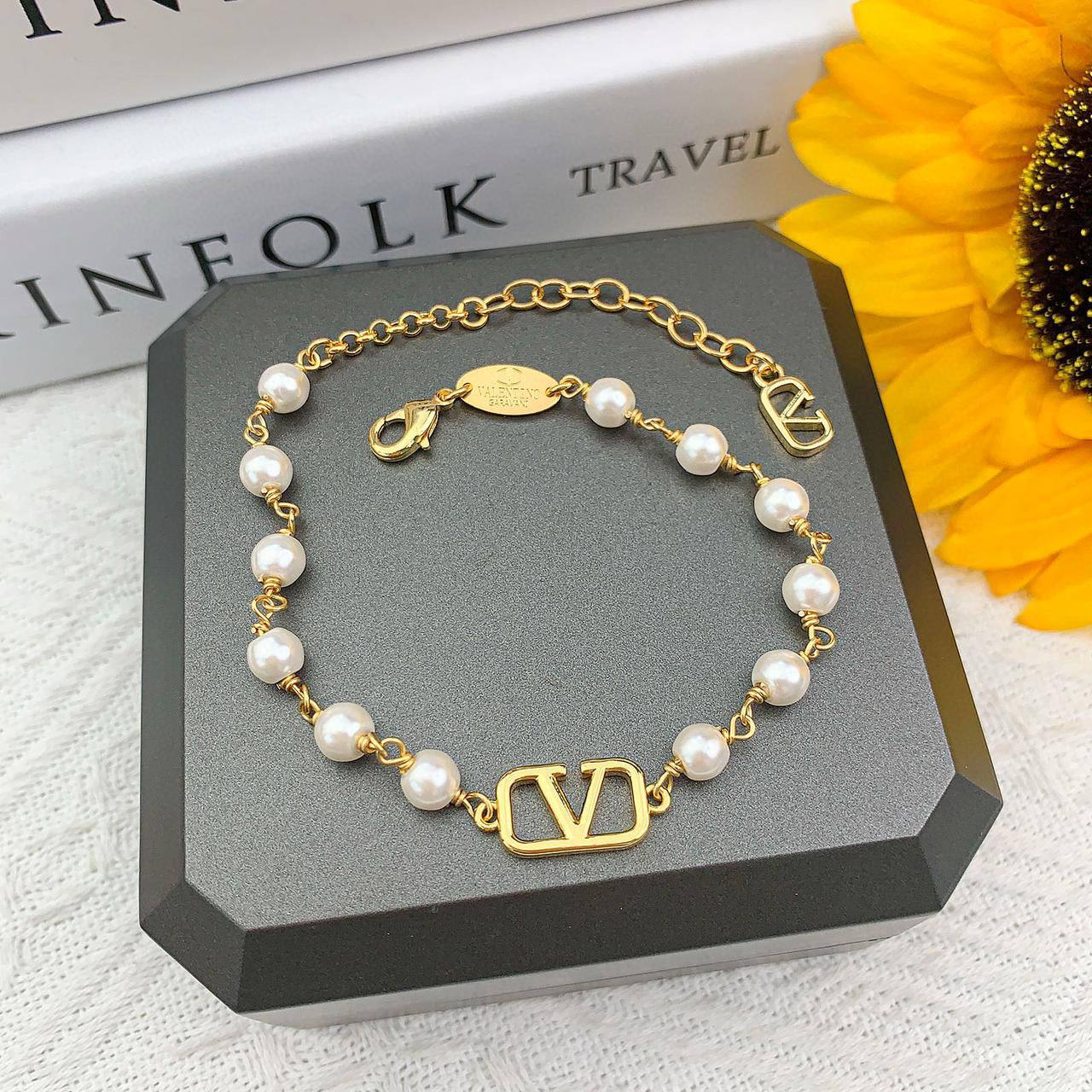 Valntino 🦋*
Breslat ❤️‍🔥
Master quality 💯
With normal boxes 📦 
50 dhs🪙💚

Zain216
♥️♥️♥️