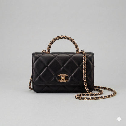 CHANEL Top Handle
Gold Hardware
With Long Chain belt strap
With BOX
🎁🎁🎁

Size: 18 cm

110 dhs✅

Zain239
♥️♥️♥️