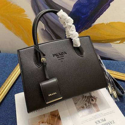 Prada

330 dhs🇦🇪🇦🇪


Zain153
♥️♥️♥️