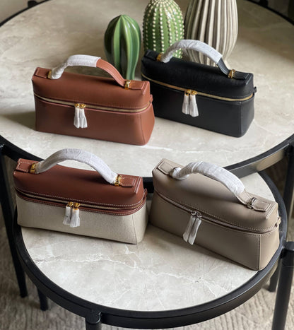 Loro piana ✨
Size:23Cm 💥
Available original box 📦 
With full packing 🎀🎀
Super high quality 💥💥

For Price 👇 WhatsApp✅
0568585901 
0507557372
0552275751 Owner Zain 👌

Zain283
♥️♥️♥️