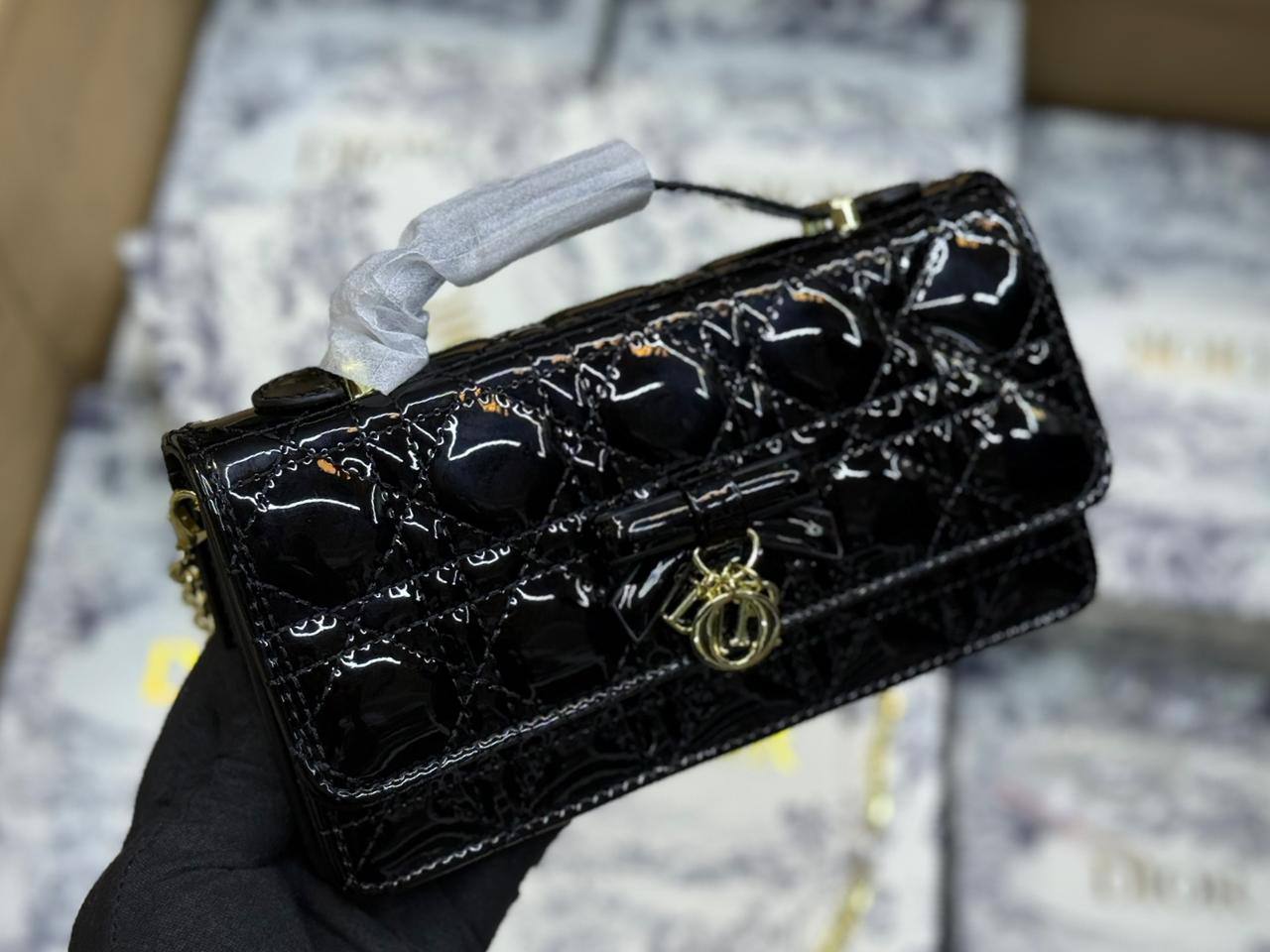 Dior
120 dhs💓
with box

Zain175
♥️♥️♥️