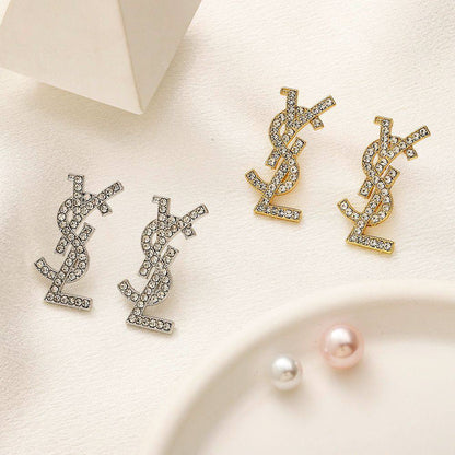 New arrival branded earrings 
30 dhs🪙💚/ pair without box 
40 dhs🪙💚/ pair with branded box

Zain243
♥️♥️♥️