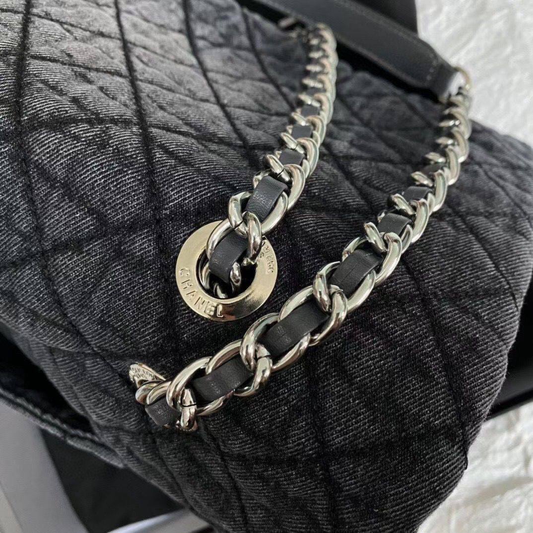 CHANEL 
COPY ONE 
210 dhs✅

Zain295
♥️♥️♥️