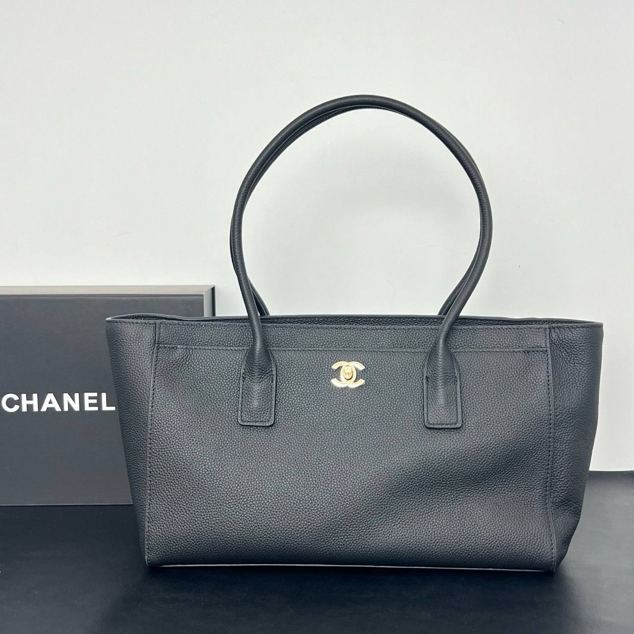 Chanel
Master
35cm🫶🏼 
330 dhs✅

Zain297
♥️♥️♥️