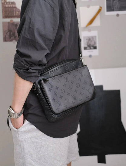Lv

COPY ONE
 FOR MEN SLING BAG

215 dhs🇦🇪🇦🇪

Zain295
♥️♥️♥️