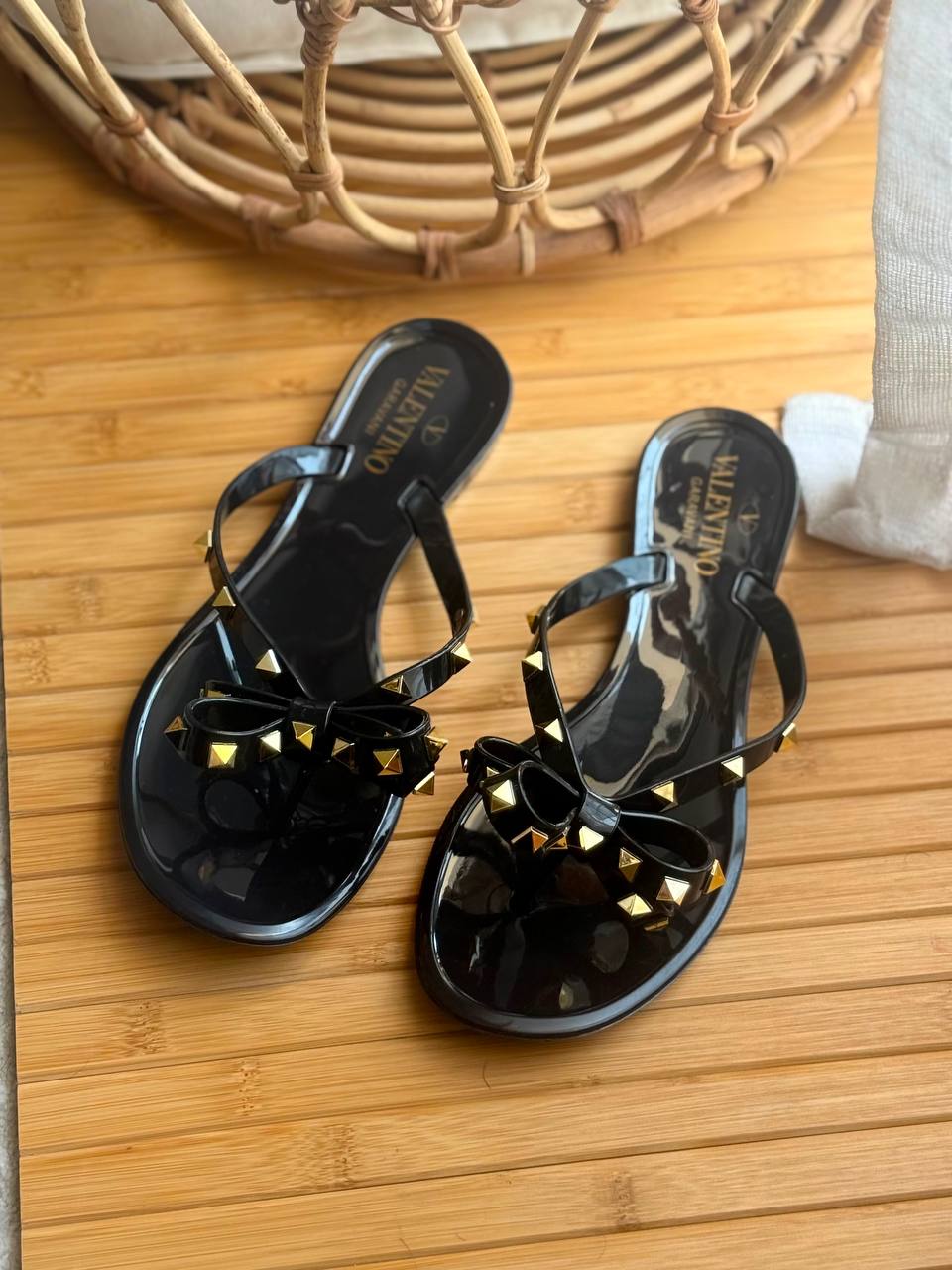 Valentino
AA Quality
𝗦𝗶𝘇𝗲 𝟯𝟲 𝘁𝗼𝗼 𝟰𝟭 
450 dhs🇦🇪🇦🇪

Zain303
♥️♥️♥️