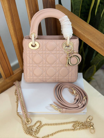 DIOR 
Super Master Quality 
Original Packing 
17cm

For Price 👇 WhatsApp✅
0568585901 
0507557372
0552275751 Owner Zain 👌

Zain321
♥️♥️♥️