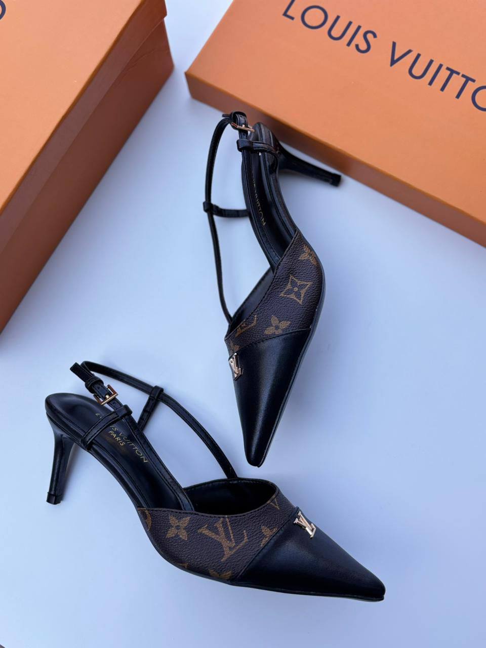 LV
140 dhs🪙🖤
Size 36-42

Zain30
♥️♥️♥️