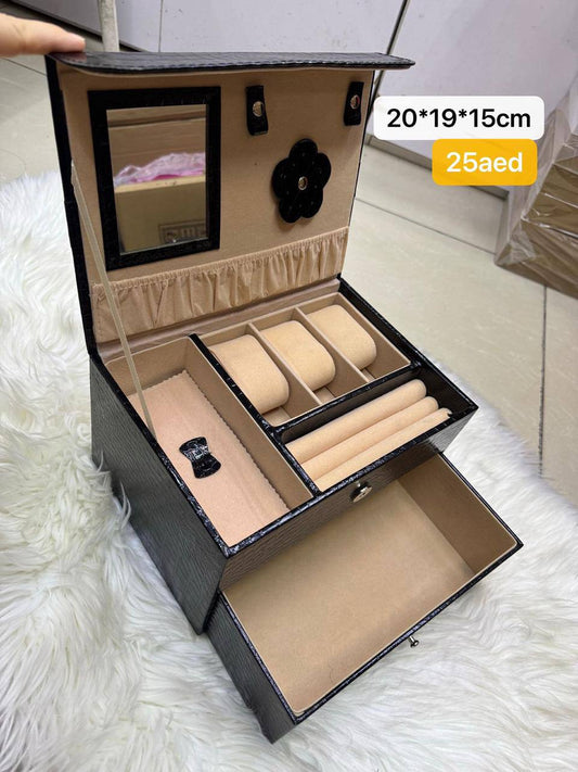 📿⌚️ Jewelry / Watch box
High quality +🎁
size : 18 ~ 32 * 8 cm
55 dhs✅

Zain115
♥️♥️♥️