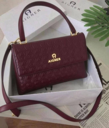 Aigner 

100 dhs 🇦🇪🇦🇪🇦🇪
with box

Zain26
♥️♥️♥️