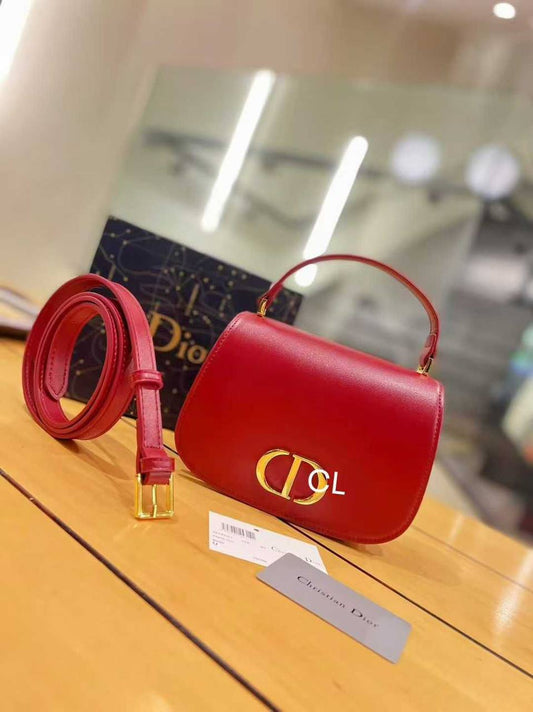 Dior 
Good  Quality 
With Box 
🎁🎁🎁

90 dhs🪙💕

Zain250
♥️♥️♥️