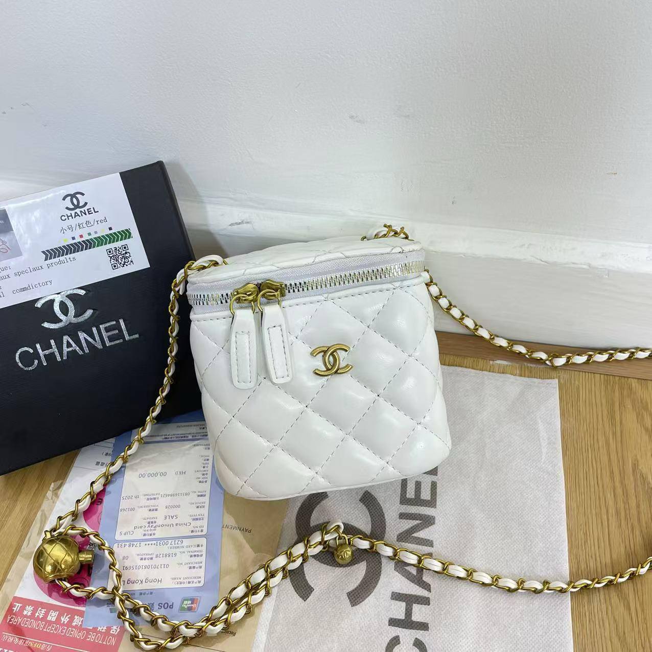 Chanel
13*12*11cm

With box
🎁🎁🎁

65 dhs🪙🖤

Zain17
♥️♥️♥️